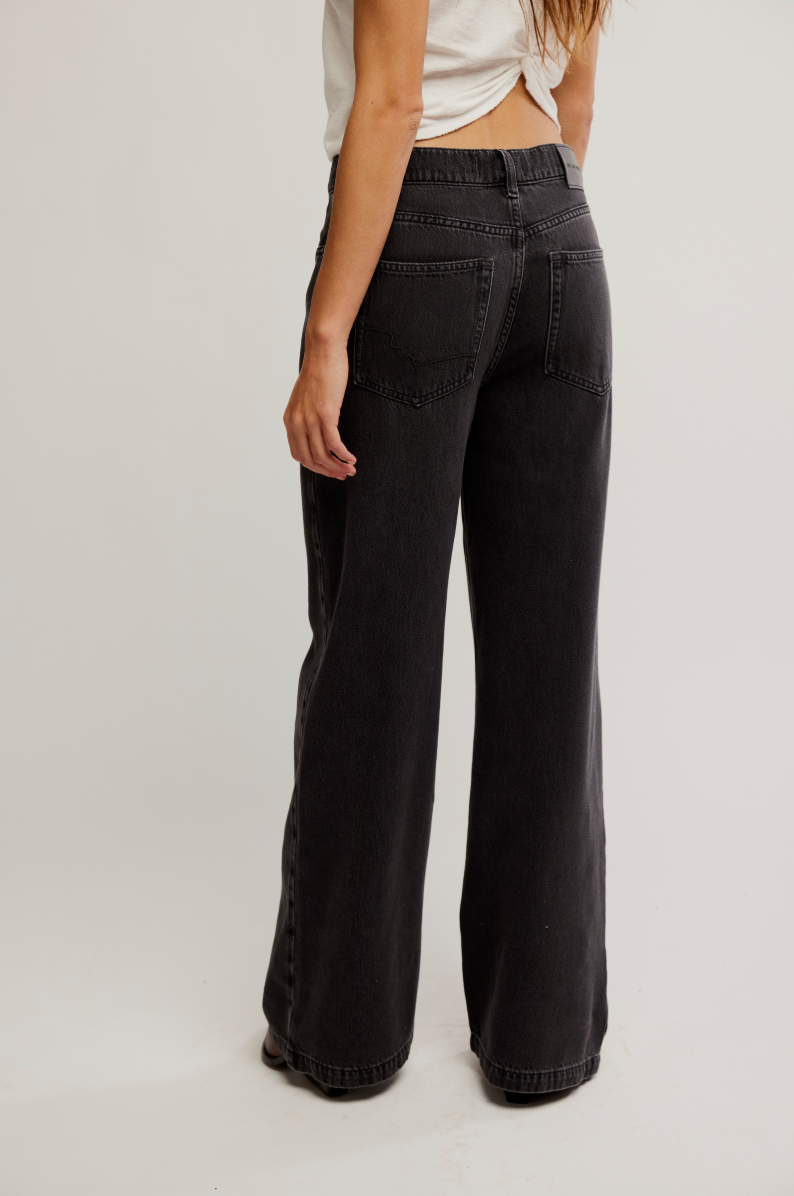 Stride Wide Leg Jean