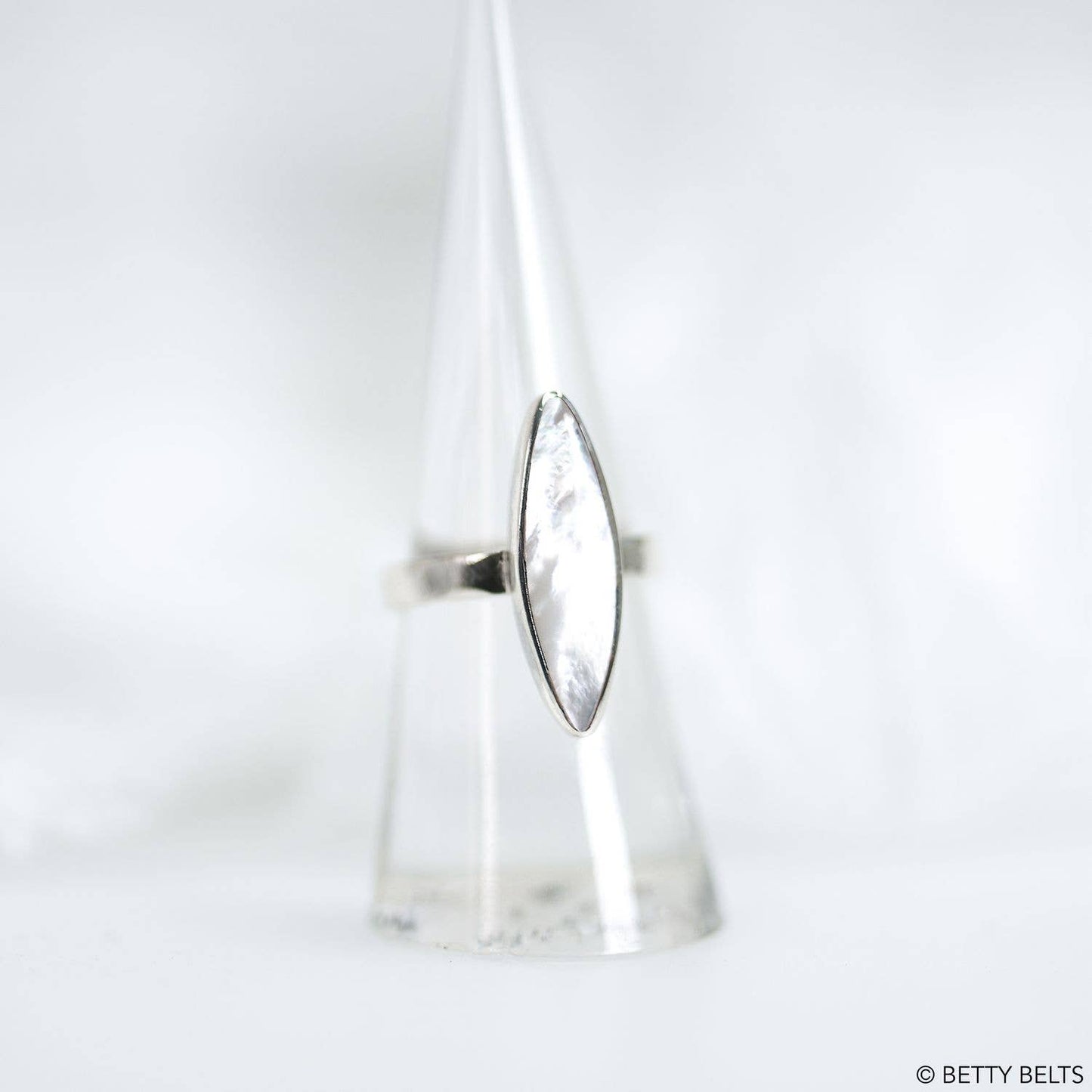 Mads Shell Ring