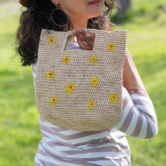 Mini ConCon Daisy Crochet Straw Handbag
