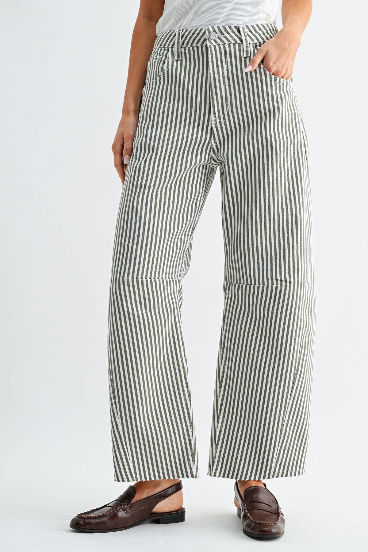 Raw Hem Barrel Jean