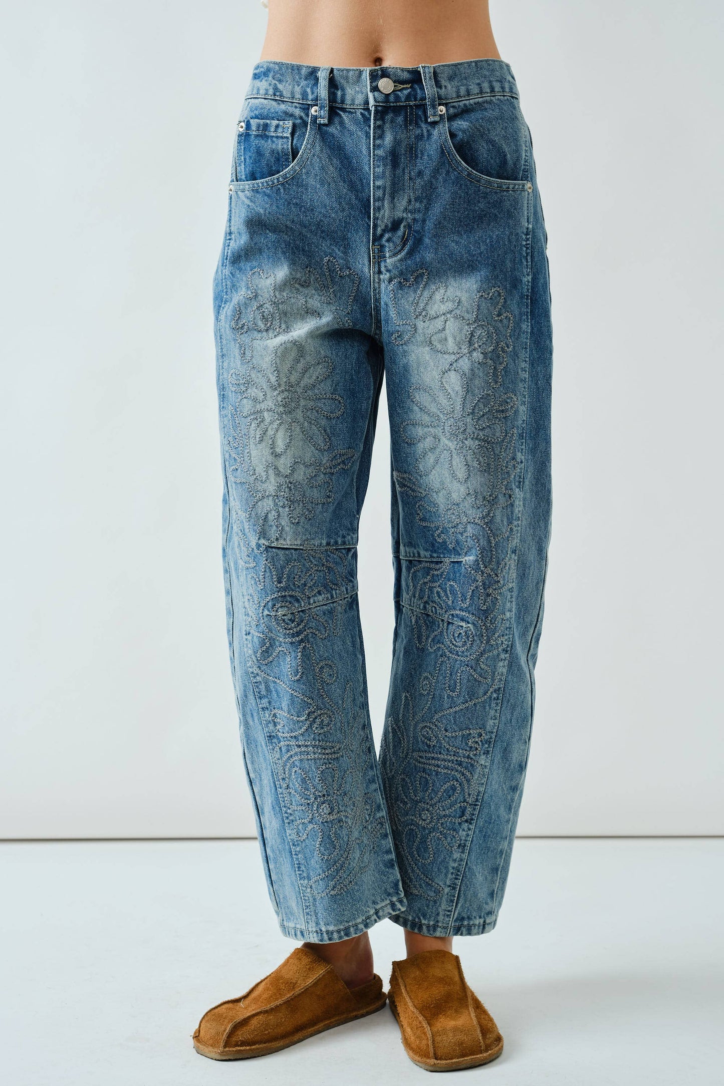 Embroidered Detailed Barrel Pant