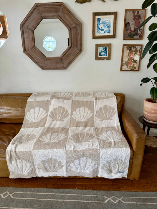 ShellCheck Plush Throw - Sand + Tan