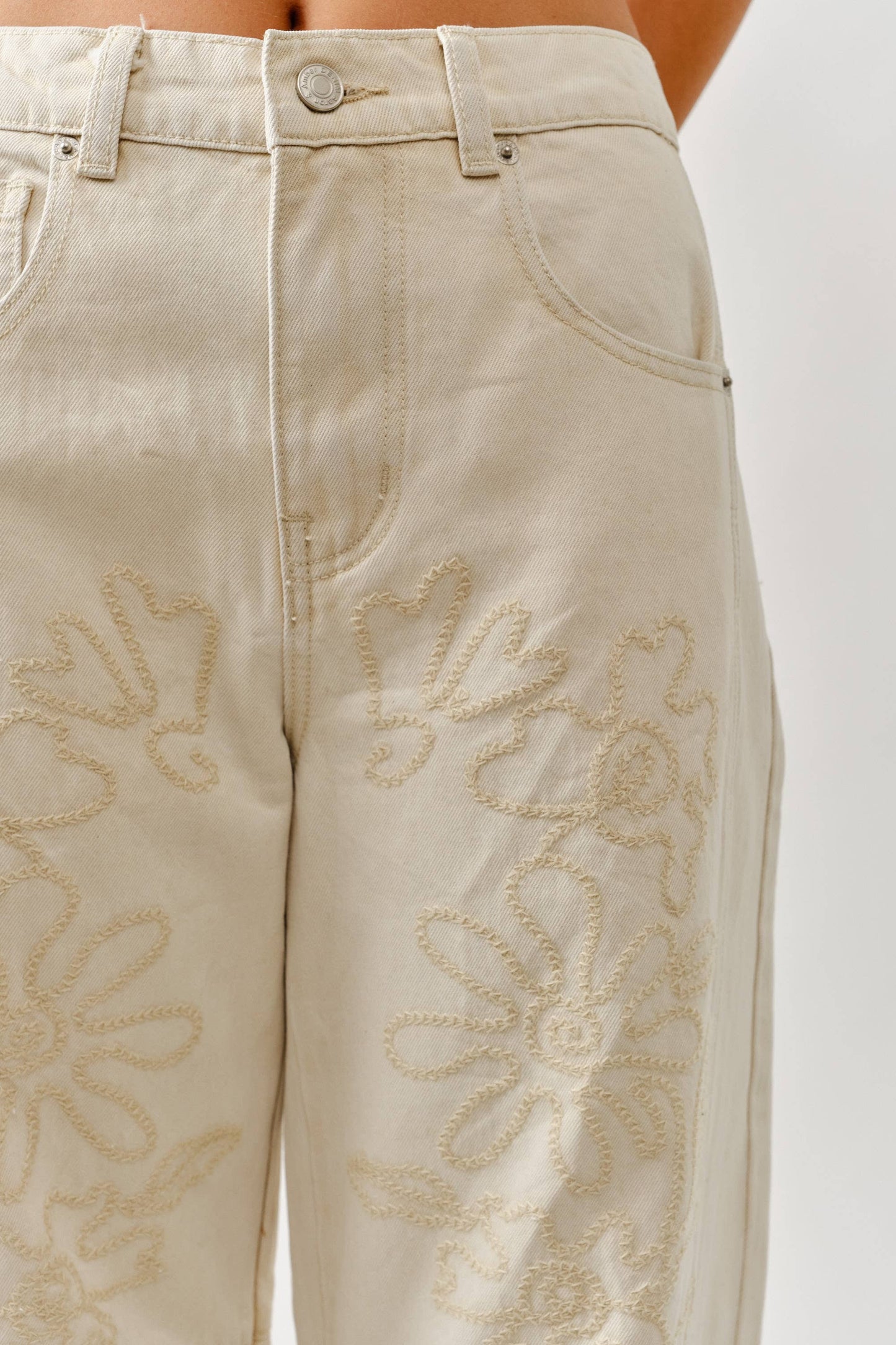 Embroidered Detailed Barrel Pant