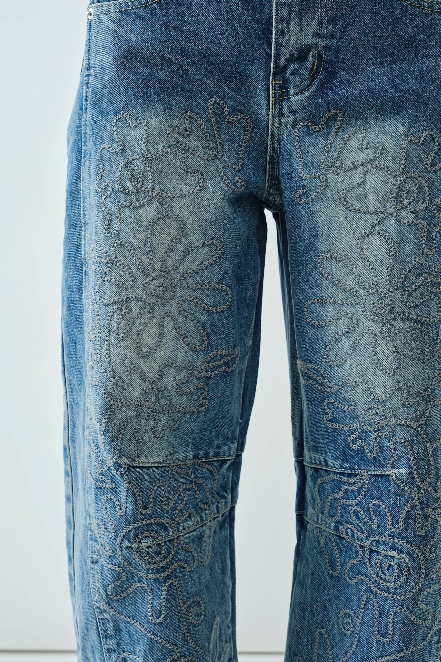 Embroidered Detailed Barrel Pant