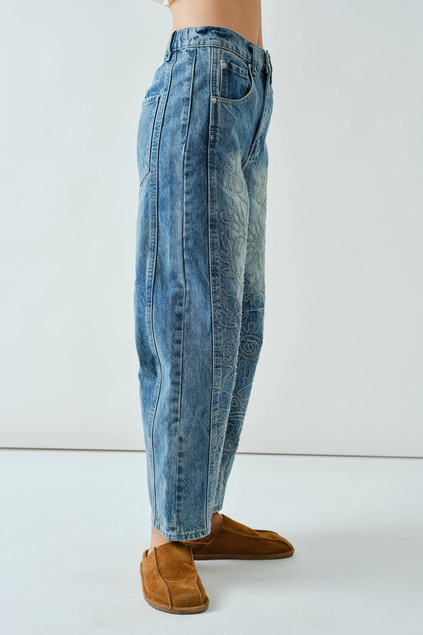 Embroidered Detailed Barrel Pant