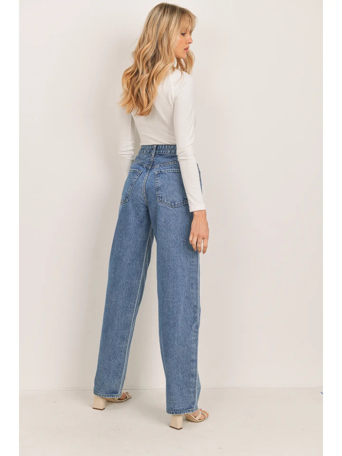 Relaxed 90s Straight Leg Jean