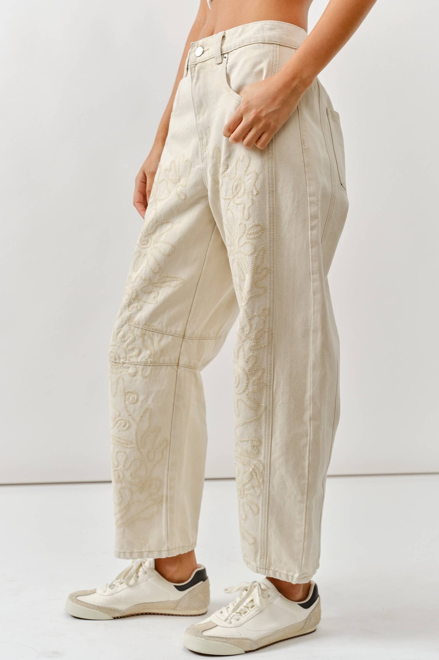 Embroidered Detailed Barrel Pant