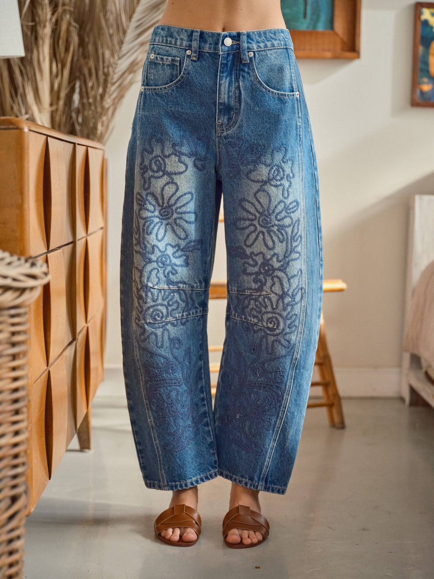 Embroidered Detailed Barrel Pant