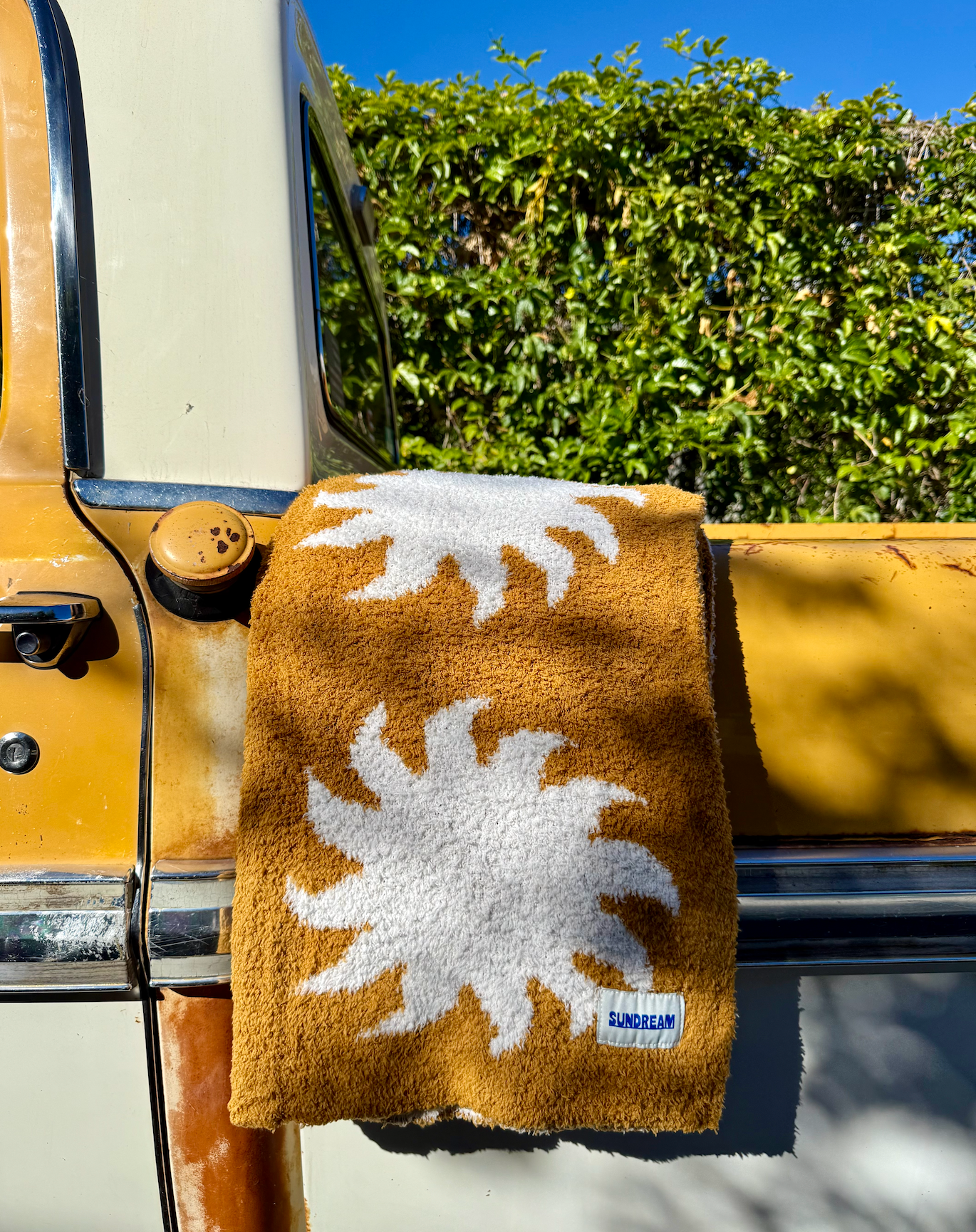 Sun Plush Throw - Buckhorn Brown