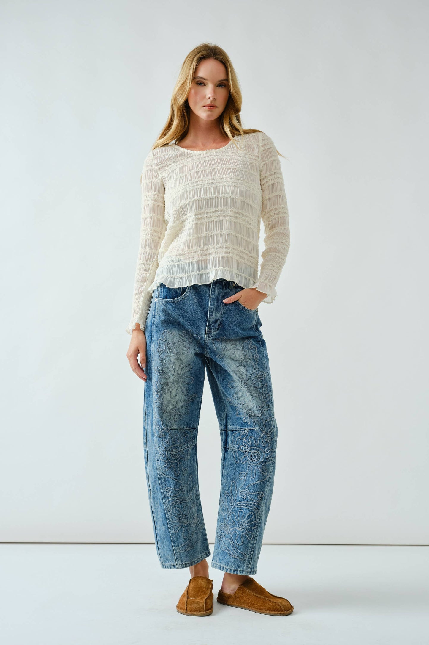Embroidered Detailed Barrel Pant