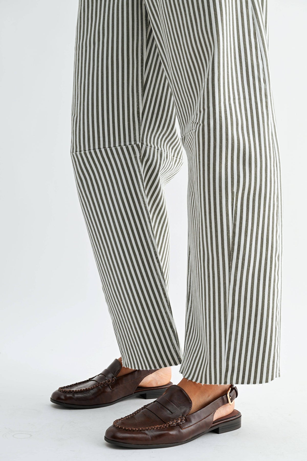 Raw Hem Barrel Jean